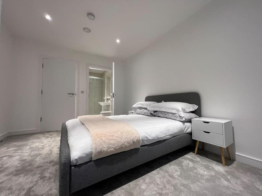 2 Bed Penthouse Style Apartment London Bagian luar foto