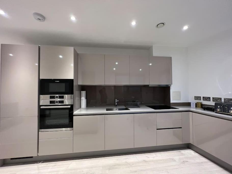 2 Bed Penthouse Style Apartment London Bagian luar foto