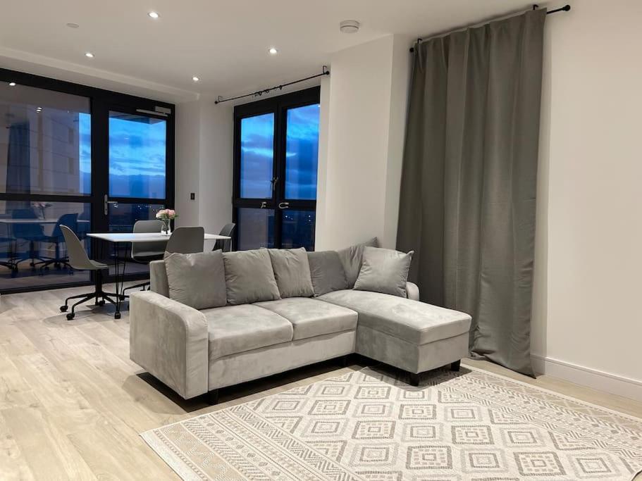 2 Bed Penthouse Style Apartment London Bagian luar foto